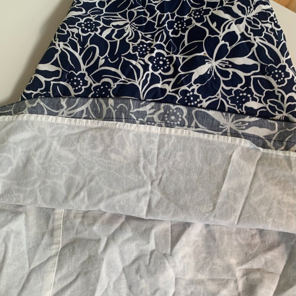 4/$15  L. L. Bean Blue and White floral Skirt 10 Regular Favorite Fit Straight - Picture 5 of 5